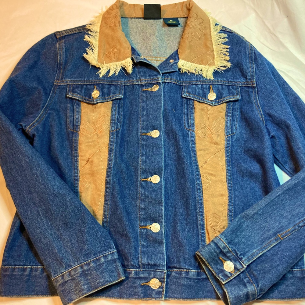 Lighthouse apparel Women’s Large denim tan suede jacket with buttons XL
